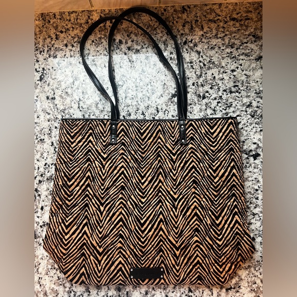 Vera Bradley Handbags - NWOT Vera Bradley Tote